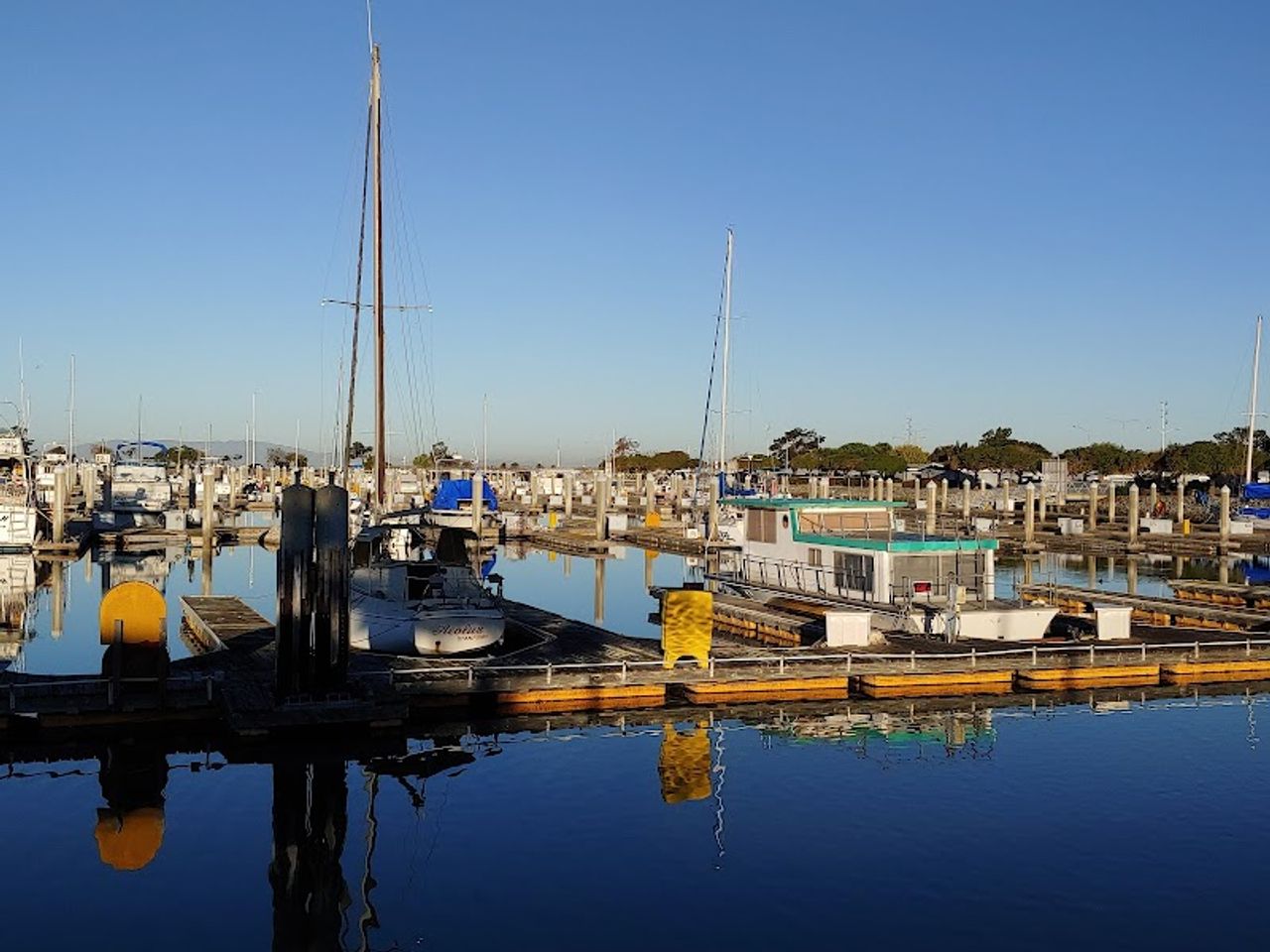 Photo of The Marina Inn on San Francisco Bay