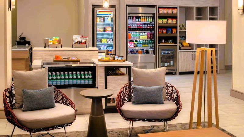 Hilton Garden Inn Tacoma Downtown - Snack Bar