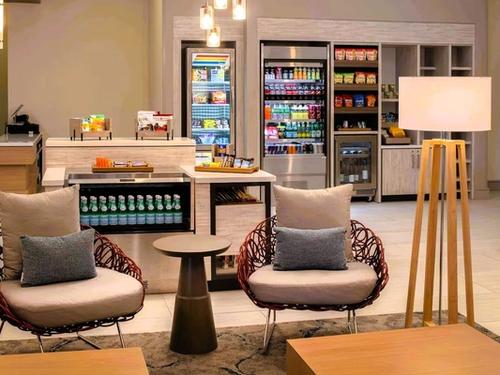 Hilton Garden Inn Tacoma Downtown - Snack Bar