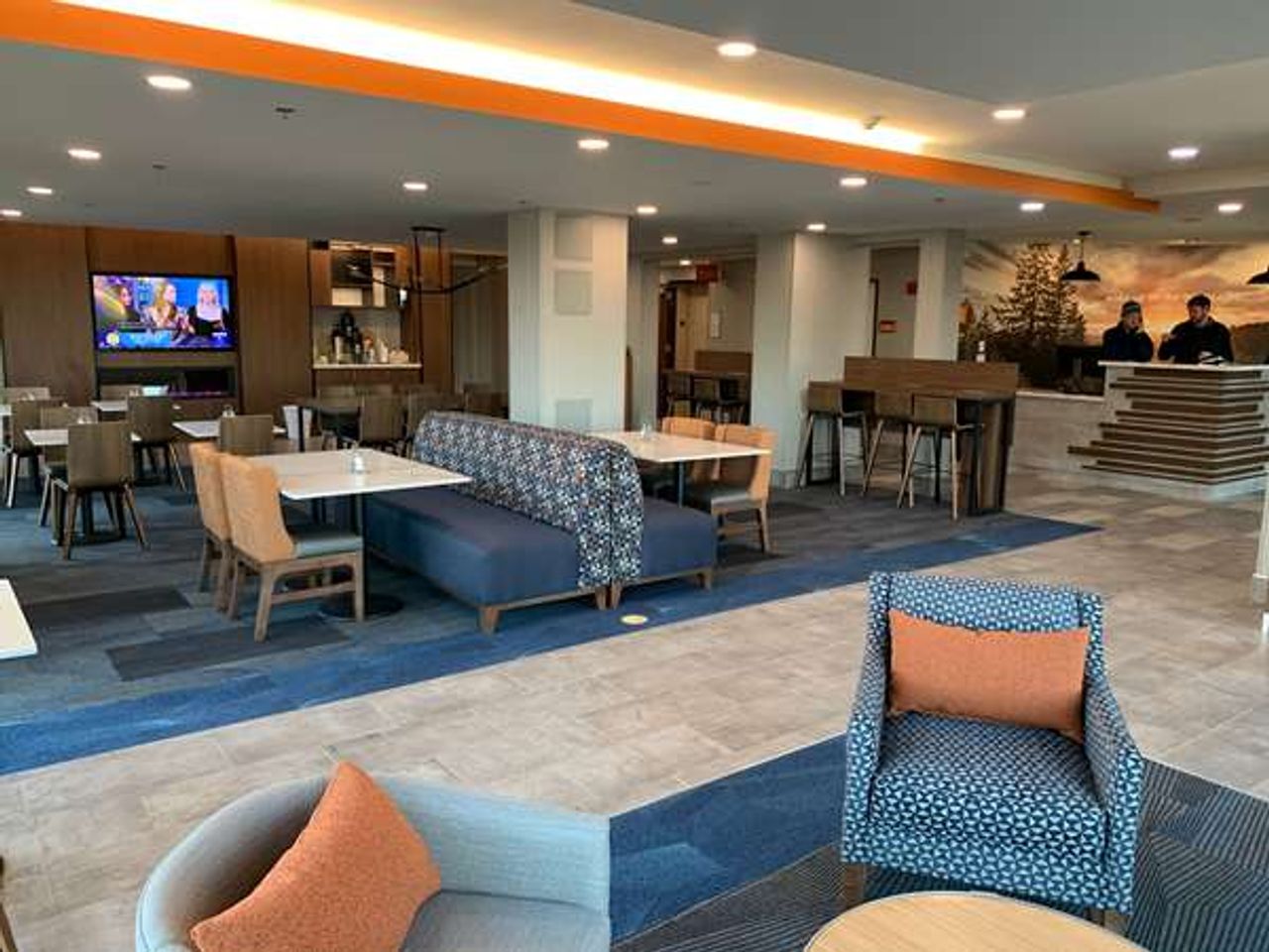 Photo of La Quinta Inn & Suites by Wyndham Springfield - Lobby, Lounge area