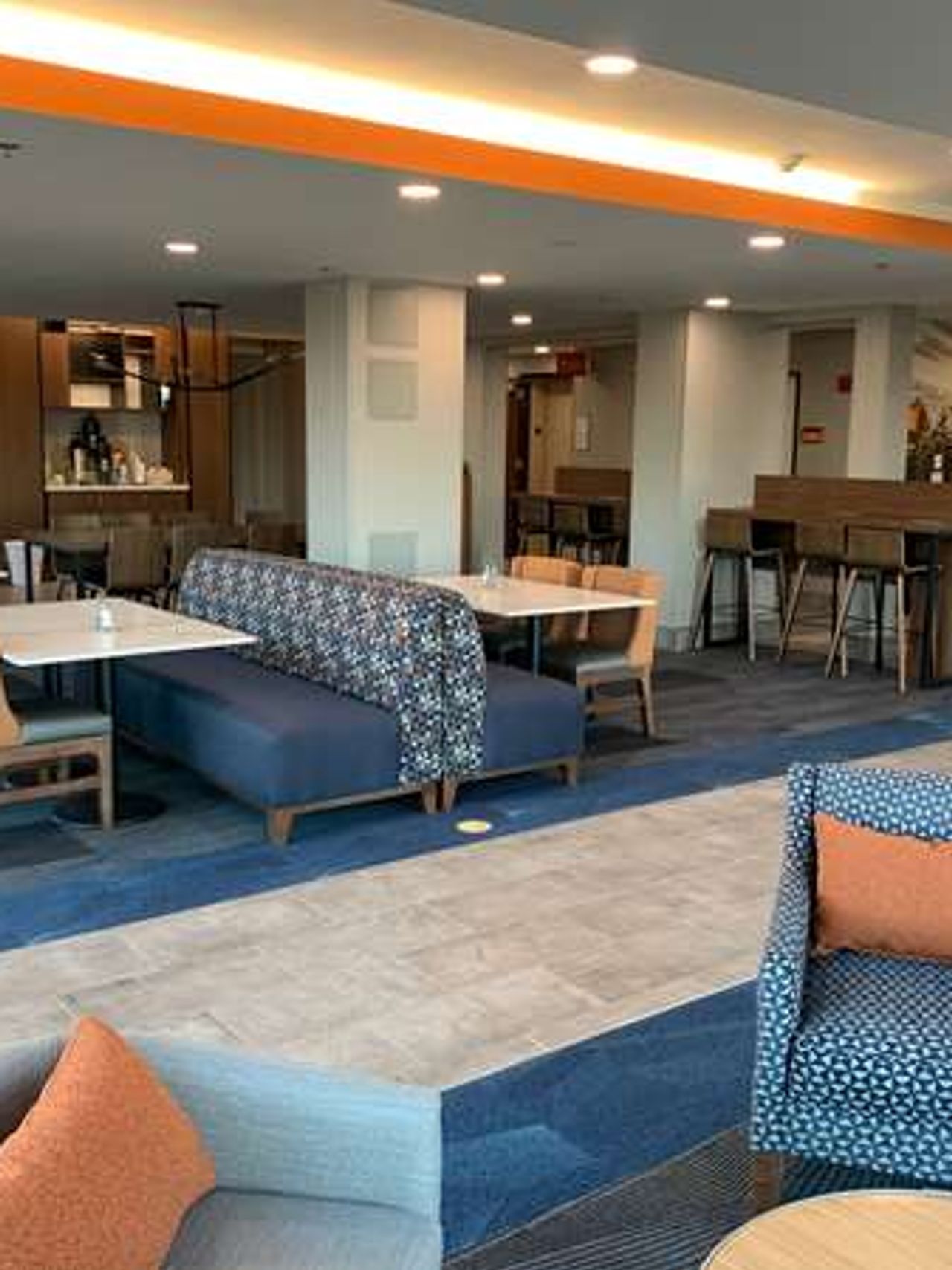 Photo of La Quinta Inn & Suites by Wyndham Springfield - Lobby, Lounge area