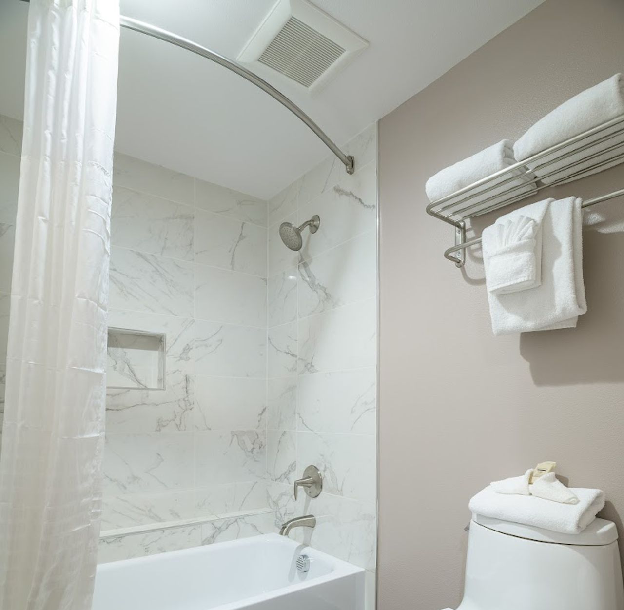 Photo of Woodcrest Hotel