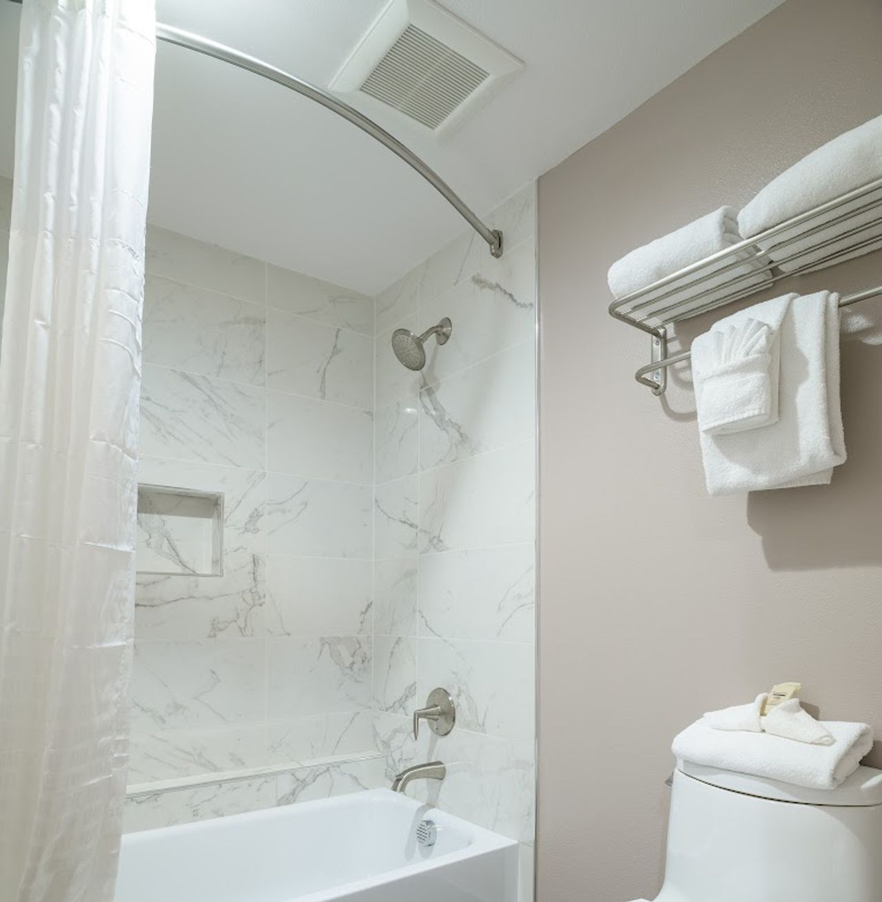 Photo of Woodcrest Hotel