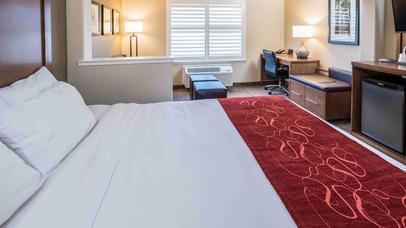 Photo of Comfort Suites Fresno River Park
