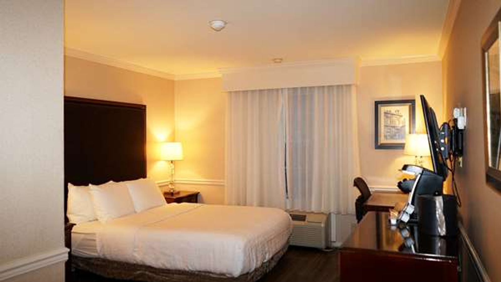 Photo of Wingate by Wyndham Bellingham Heritage Inn