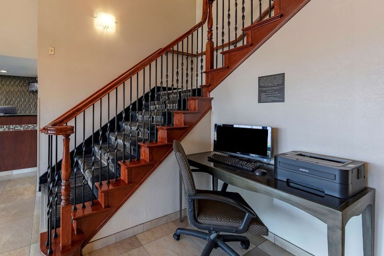 Photo of Best Western Town & Country Lodge