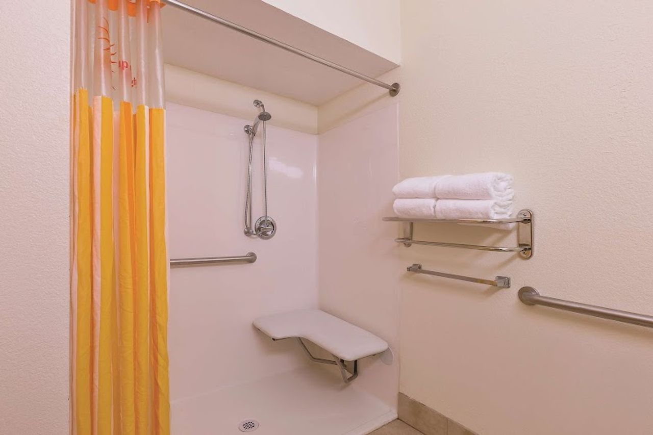 Photo of La Quinta Inn & Suites by Wyndham Tulare