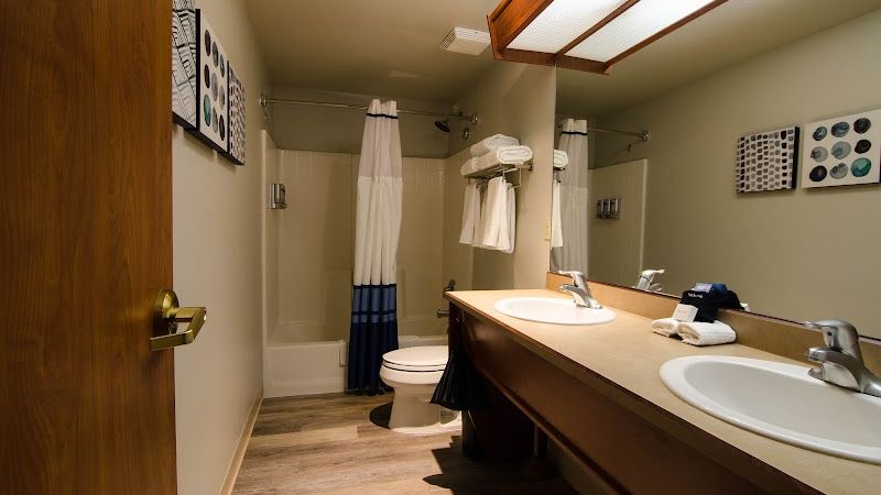 Photo of Wood River Inn & Suites