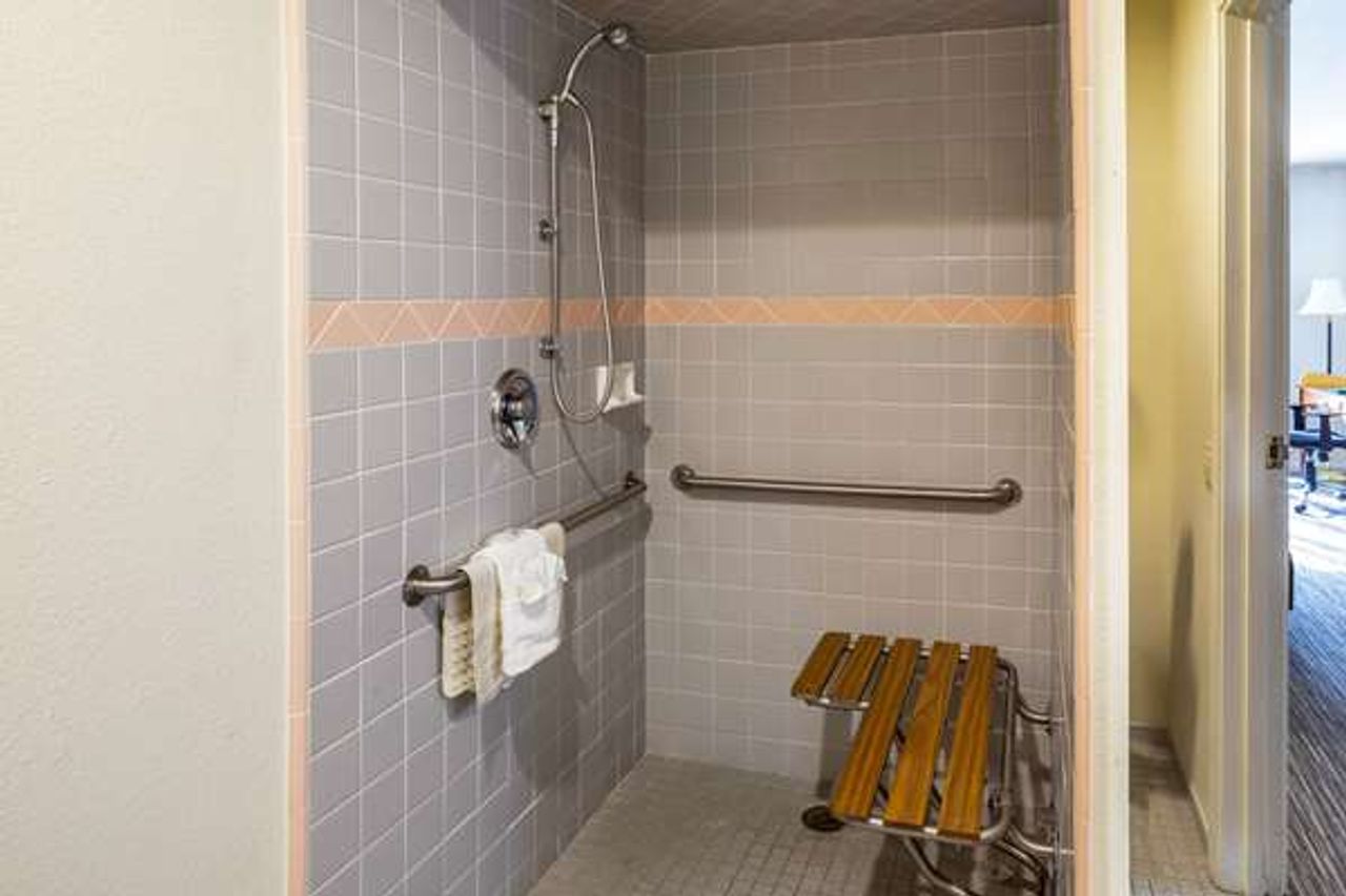 Photo of Quality Inn & Suites Tulare