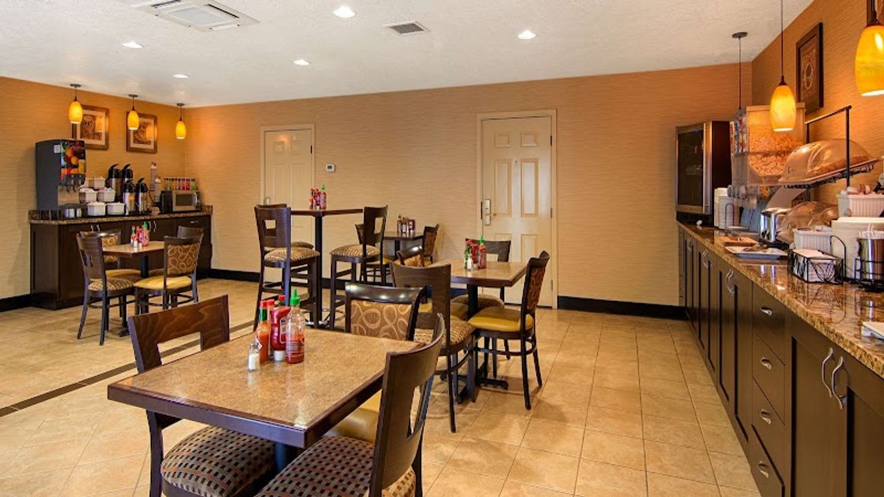 Photo of Best Western Grand Manor Inn - Complimentary breakfast
