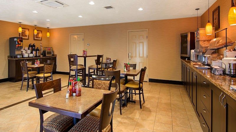 Photo of Best Western Grand Manor Inn - Complimentary breakfast