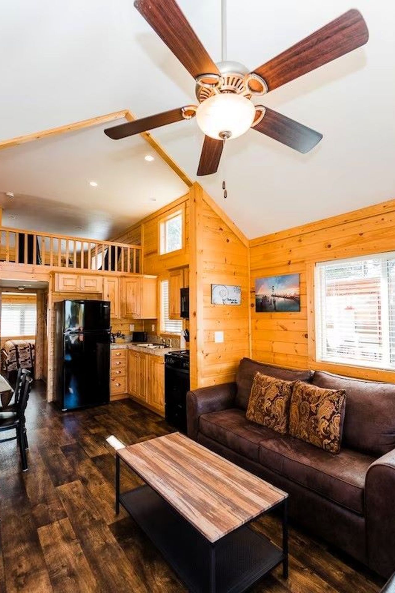 Deluxe Cottage Living area Hart's Camp