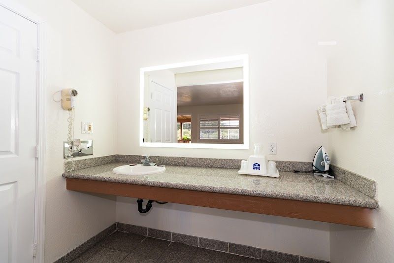 Photo of Carmel Hill Lodge Monterey - Bathroom