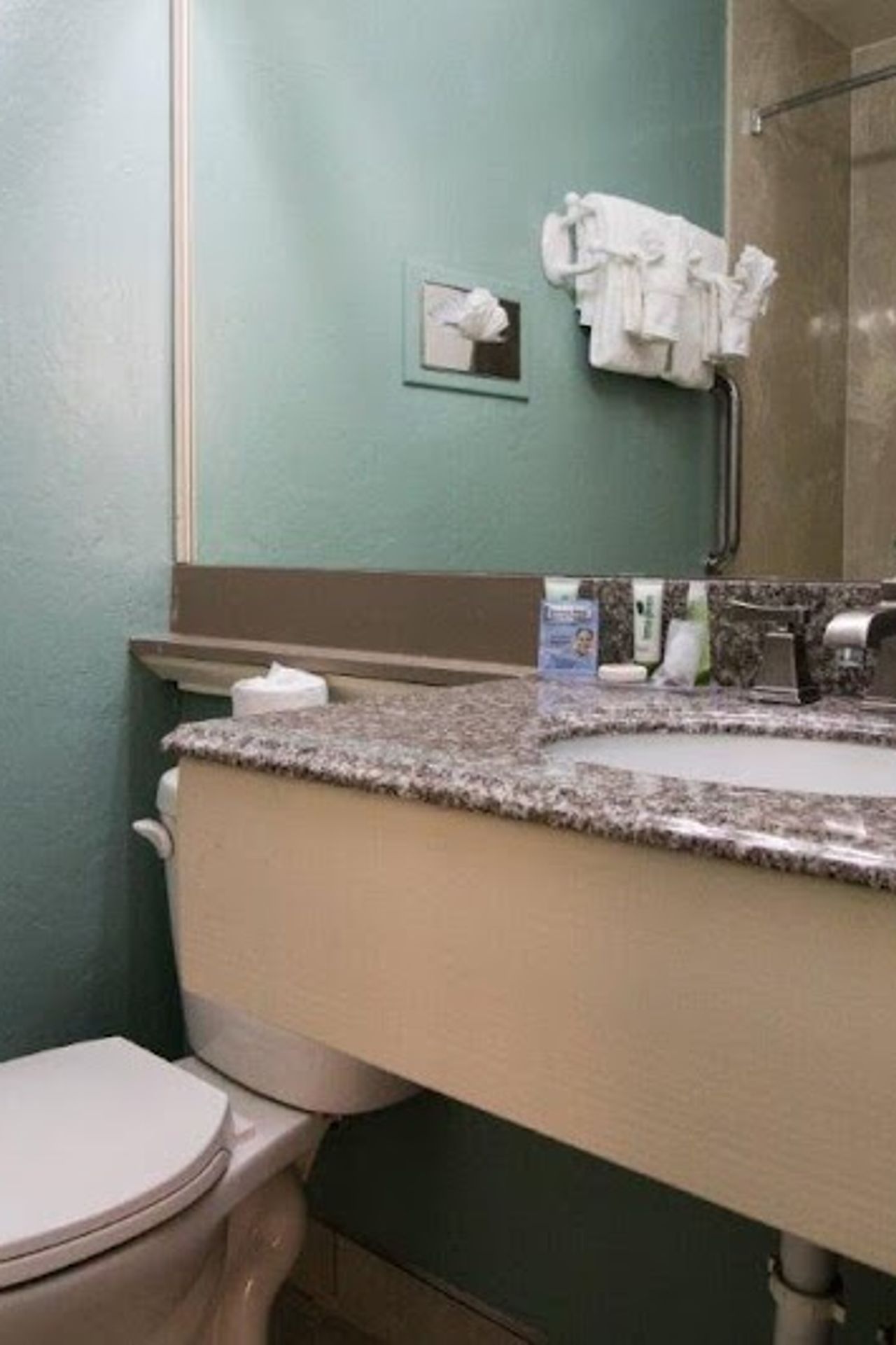 Photo of Colton Inn - Bathroom