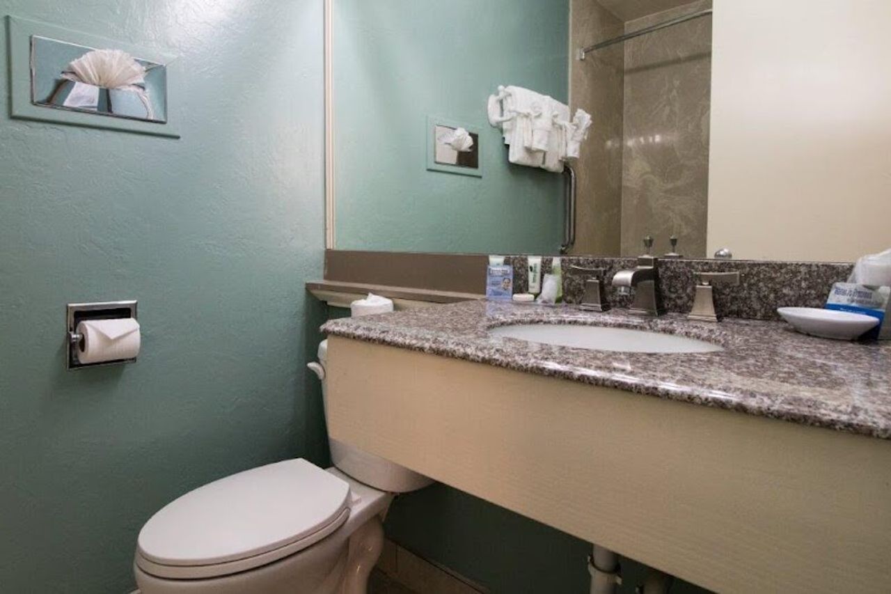 Photo of Colton Inn - Bathroom