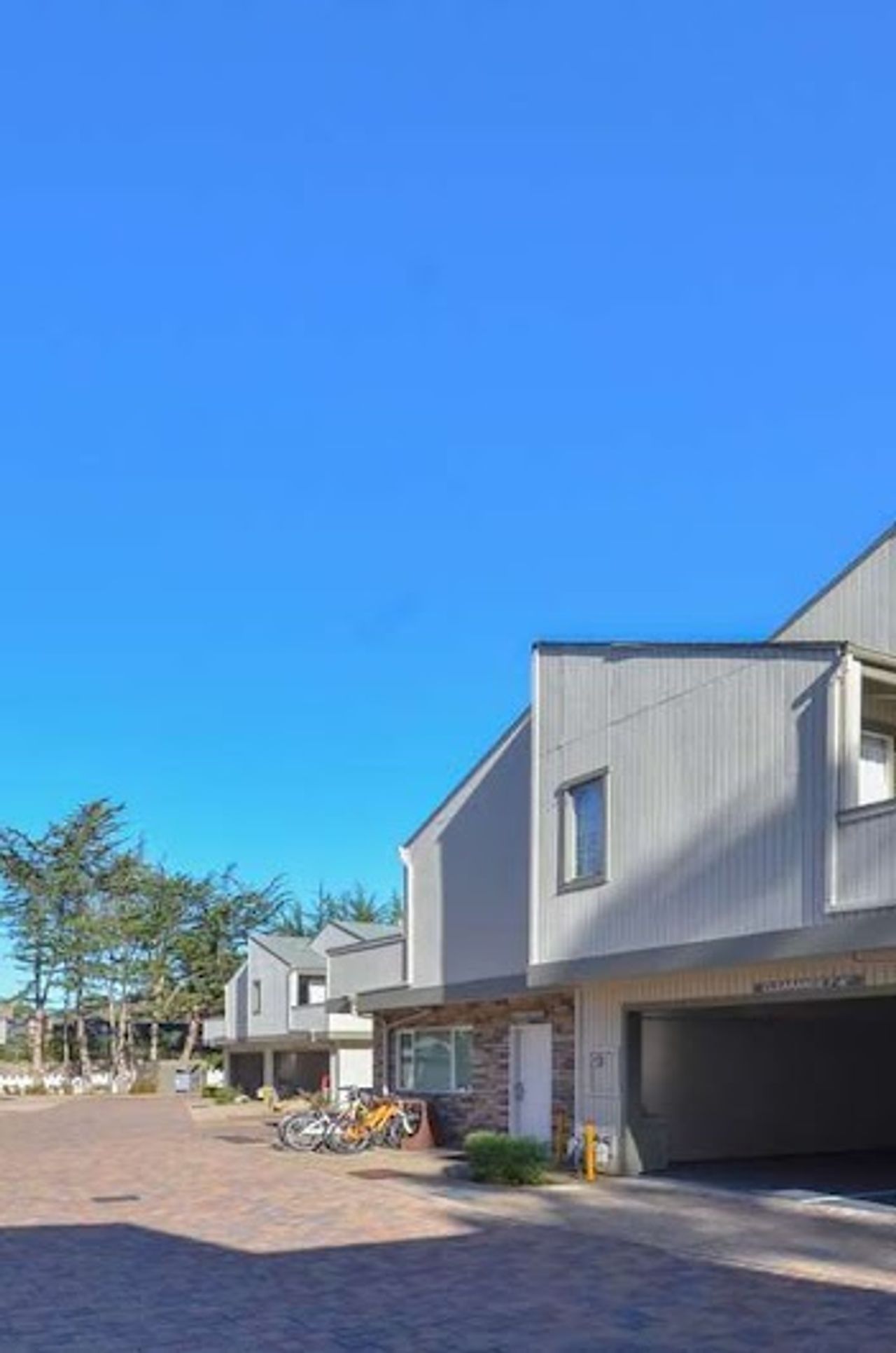 Photo of Best Western The Inn & Suites Pacific Grove - Exterior