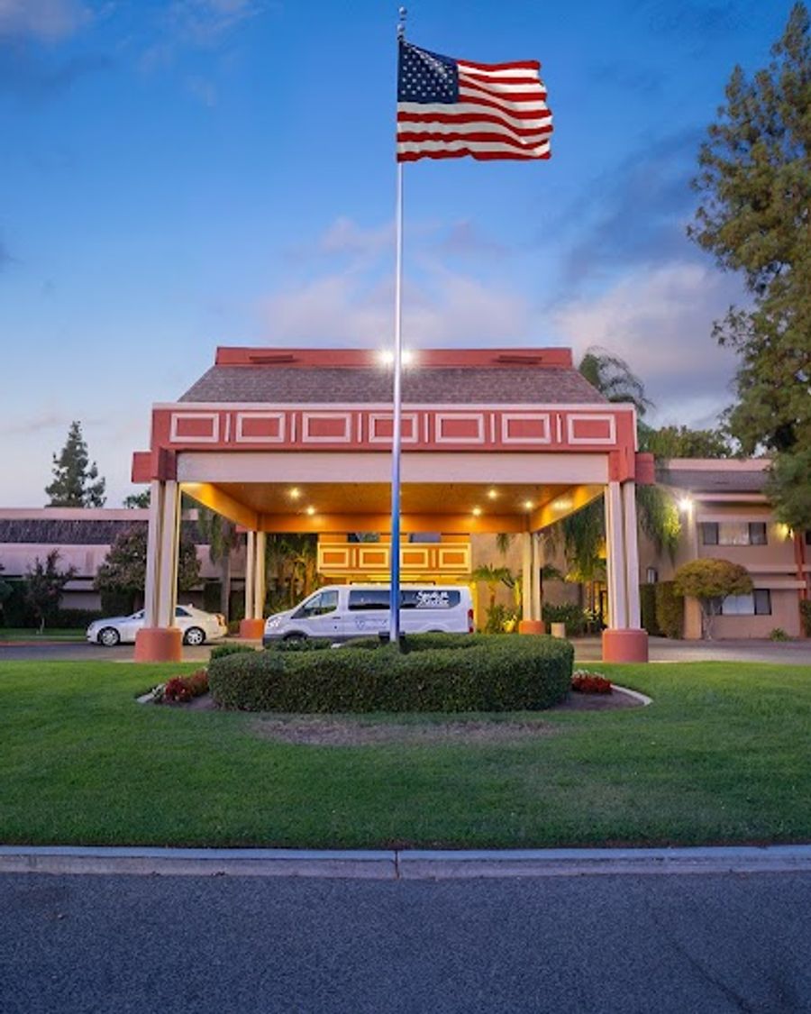 Piccadilly Inn Airport