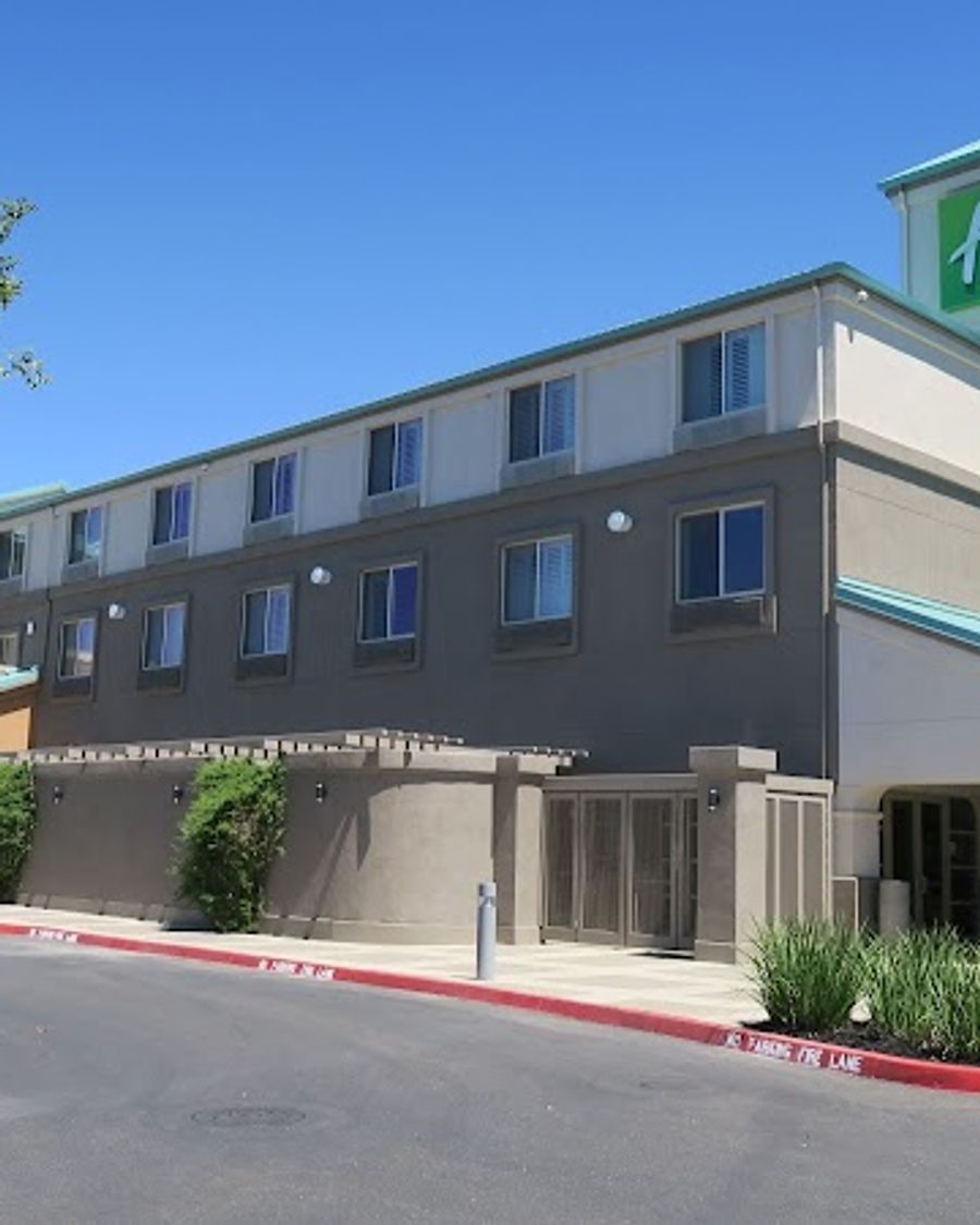 Holiday Inn Express & Suites Elk Grove Central - Hwy 99 by IHG
