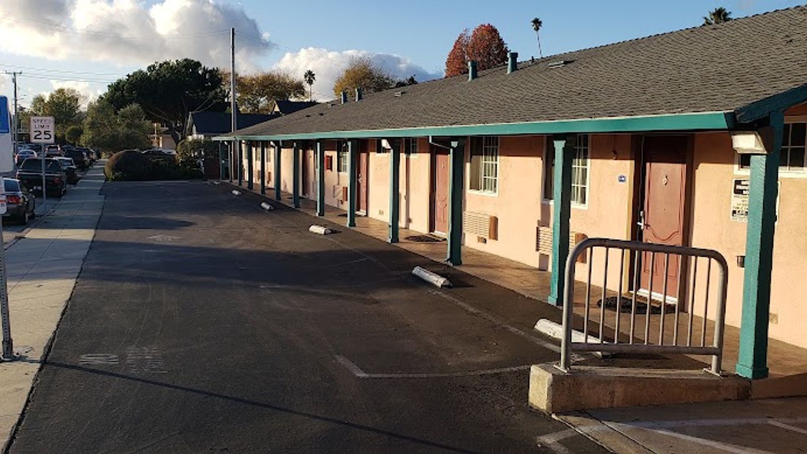 Photo of Riverside Inn & Suites