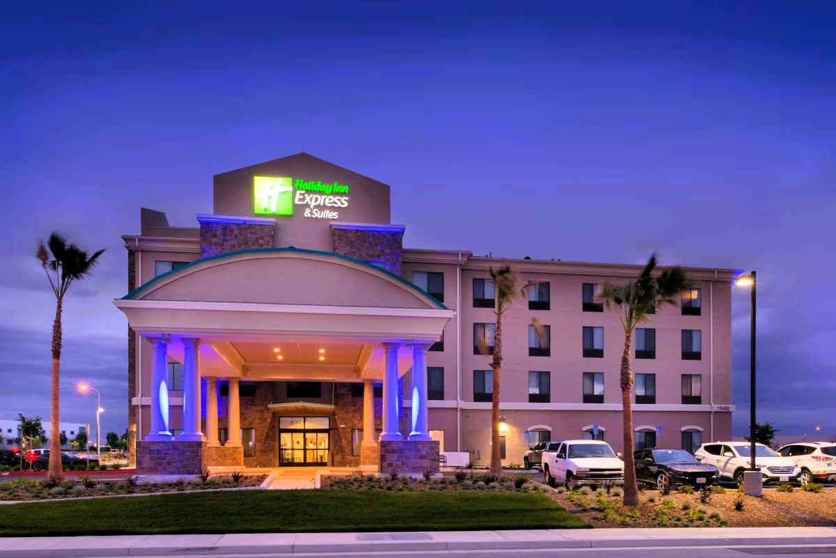 Holiday Inn Express & Suites Bakersfield Airport, an IHG Hotel