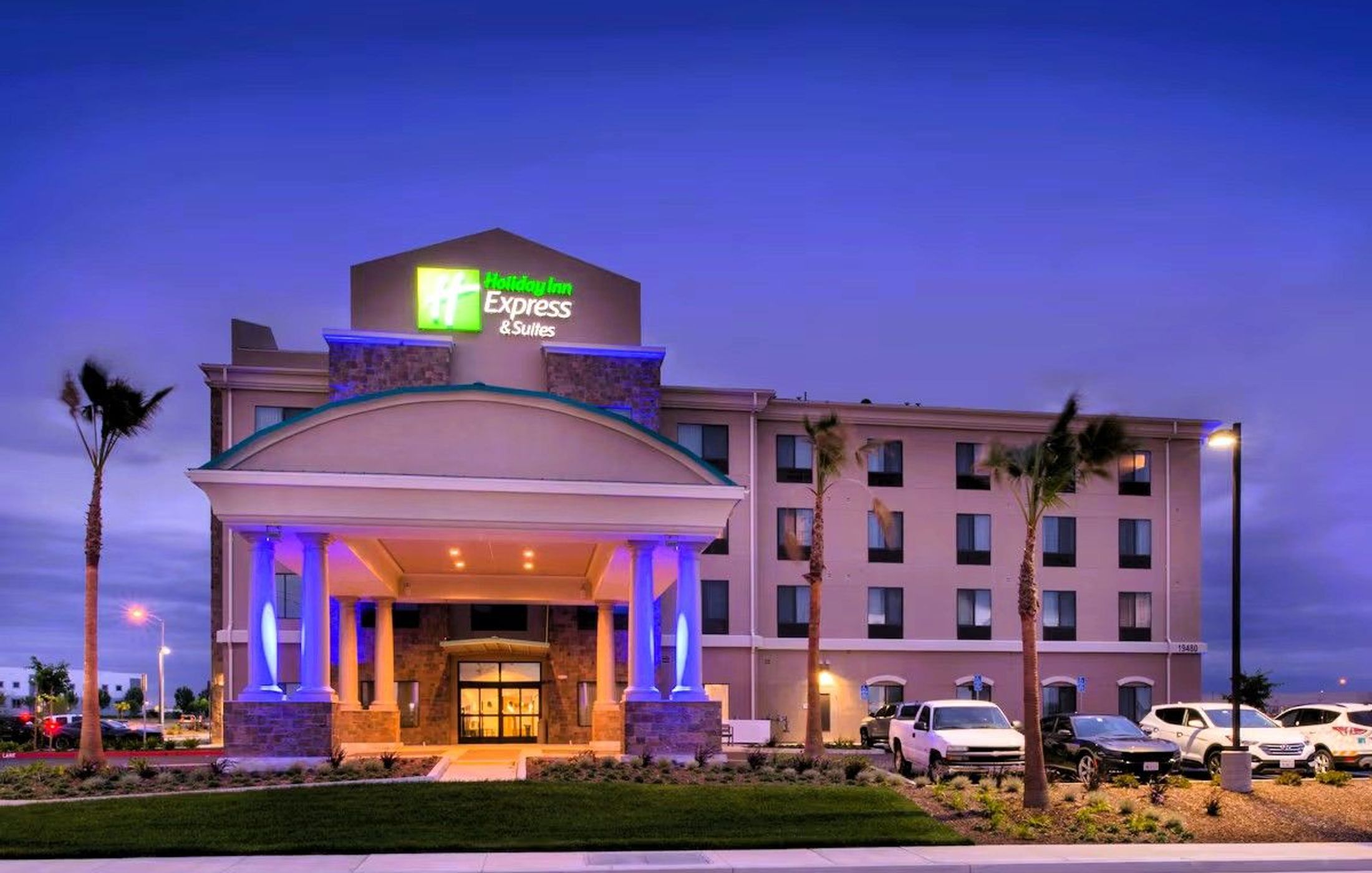 Holiday Inn Express & Suites Bakersfield Airport, an IHG Hotel