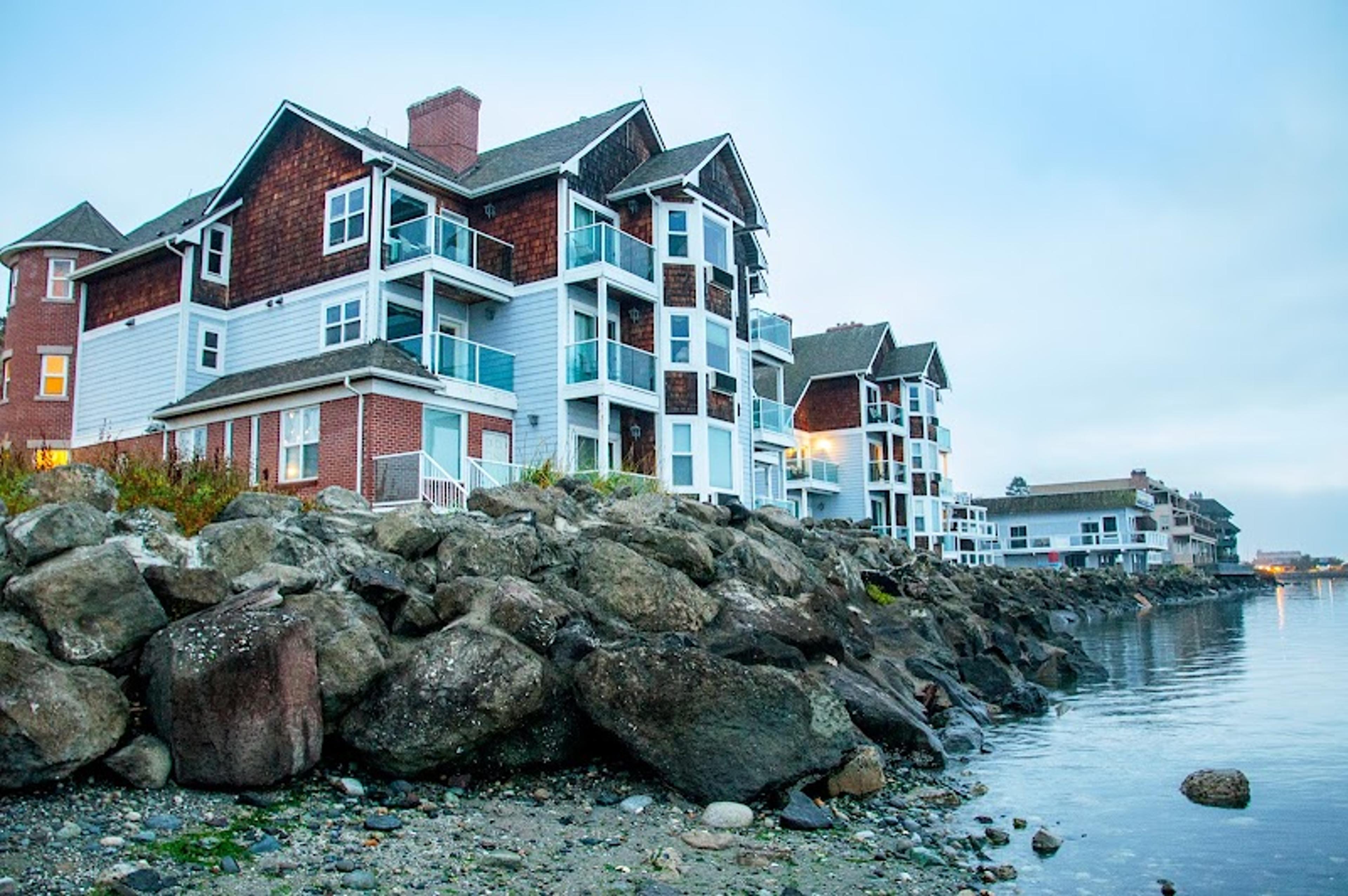 The Tides Inn & Suites