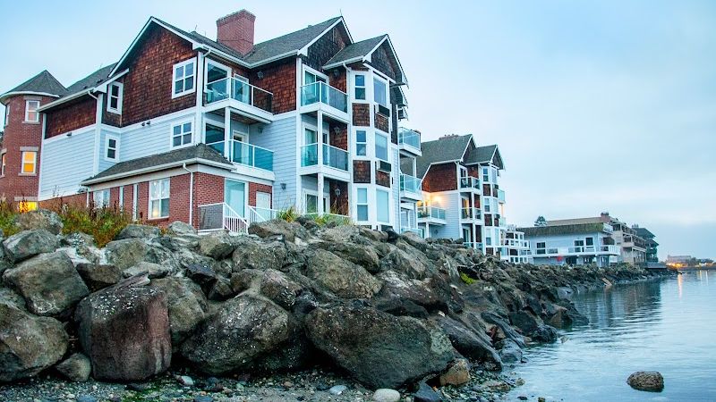 The Tides Inn & Suites
