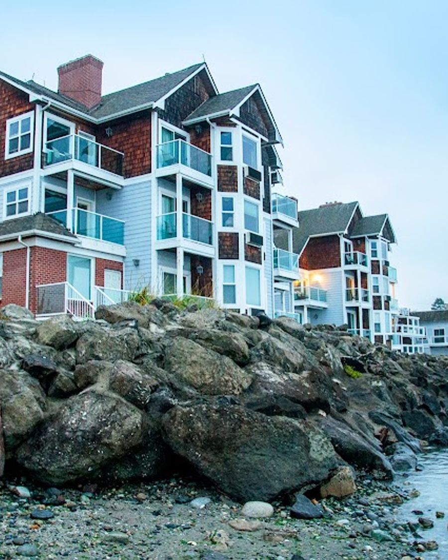The Tides Inn & Suites