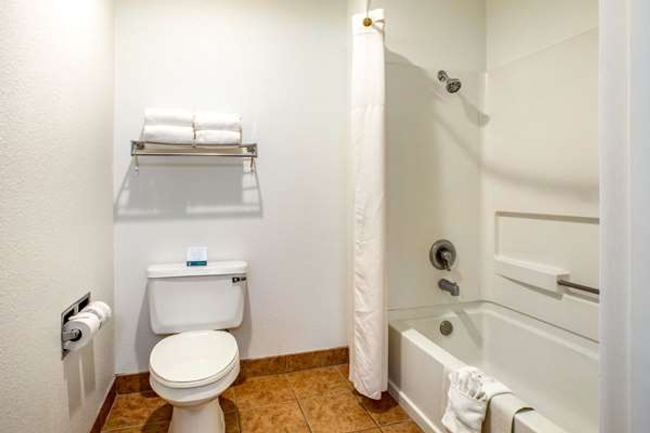 Photo of Quality Inn & Suites Tulare