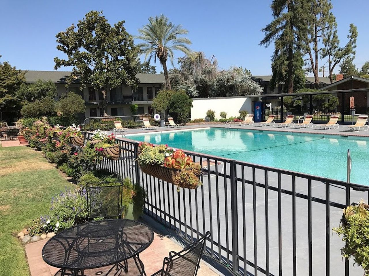 Photo of Lamp Liter Inn