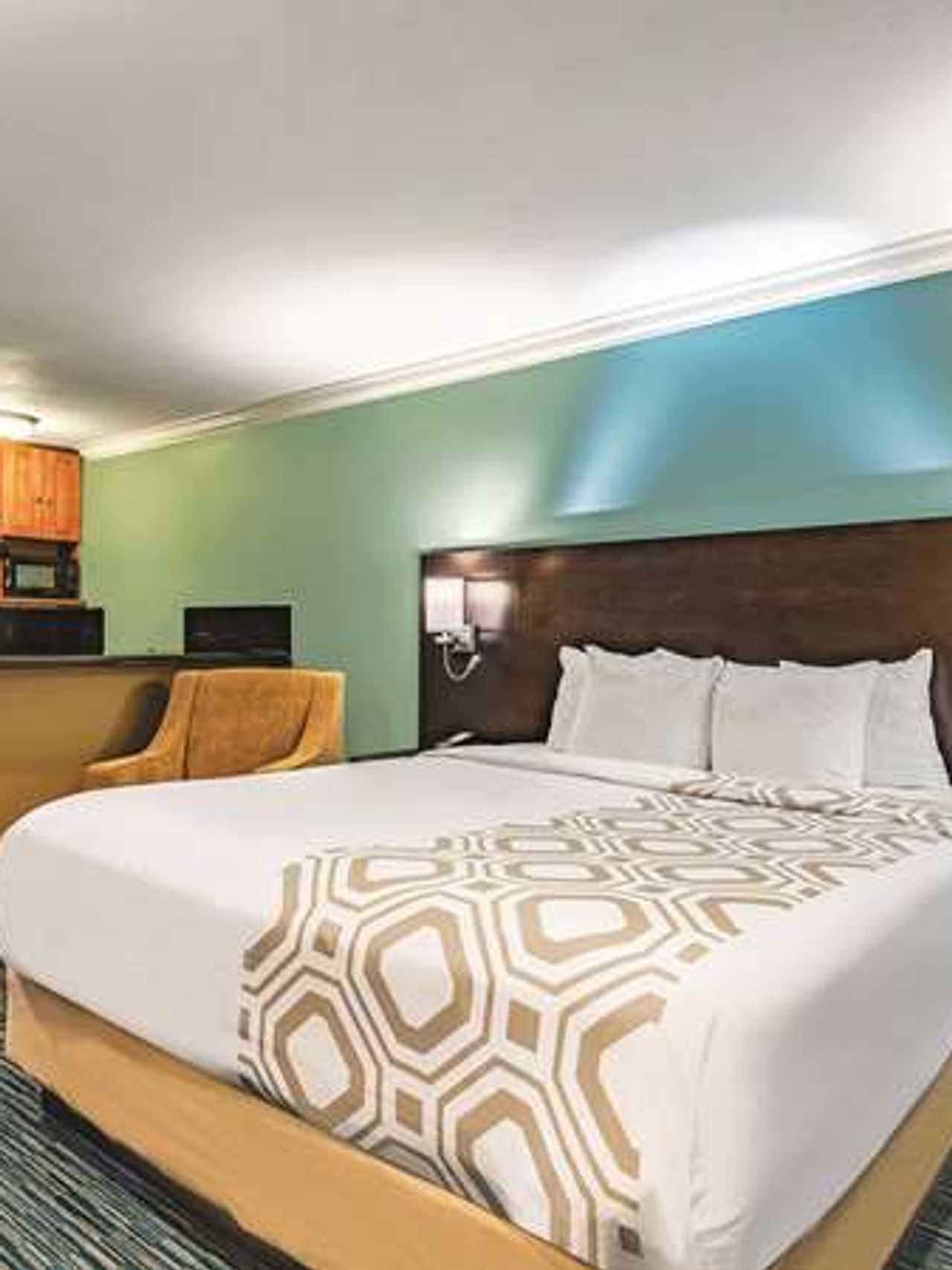 Photo of La Quinta Inn & Suites by Wyndham San Francisco Airport West