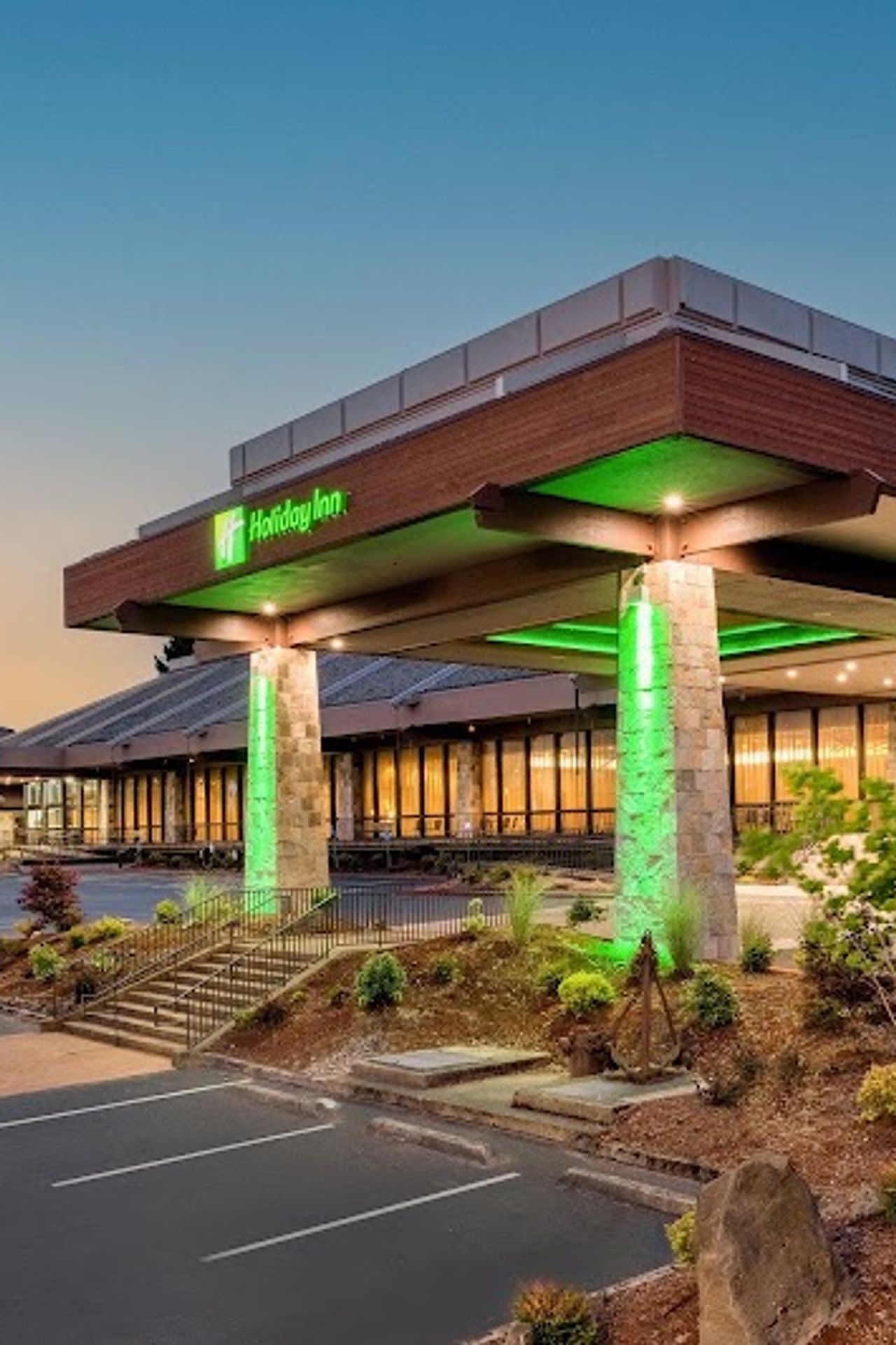 Photo of Holiday Inn Portland - Columbia Riverfront, an IHG Hotel