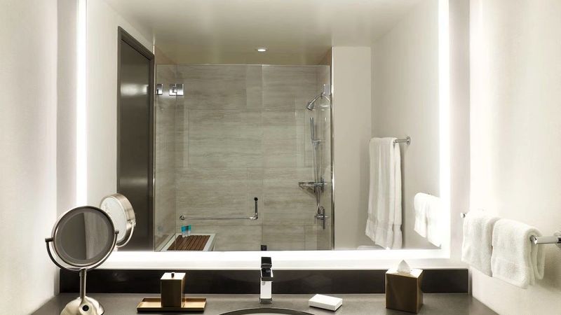 Hyatt Regency Bellevue on Seattle's Eastside - Bathroom