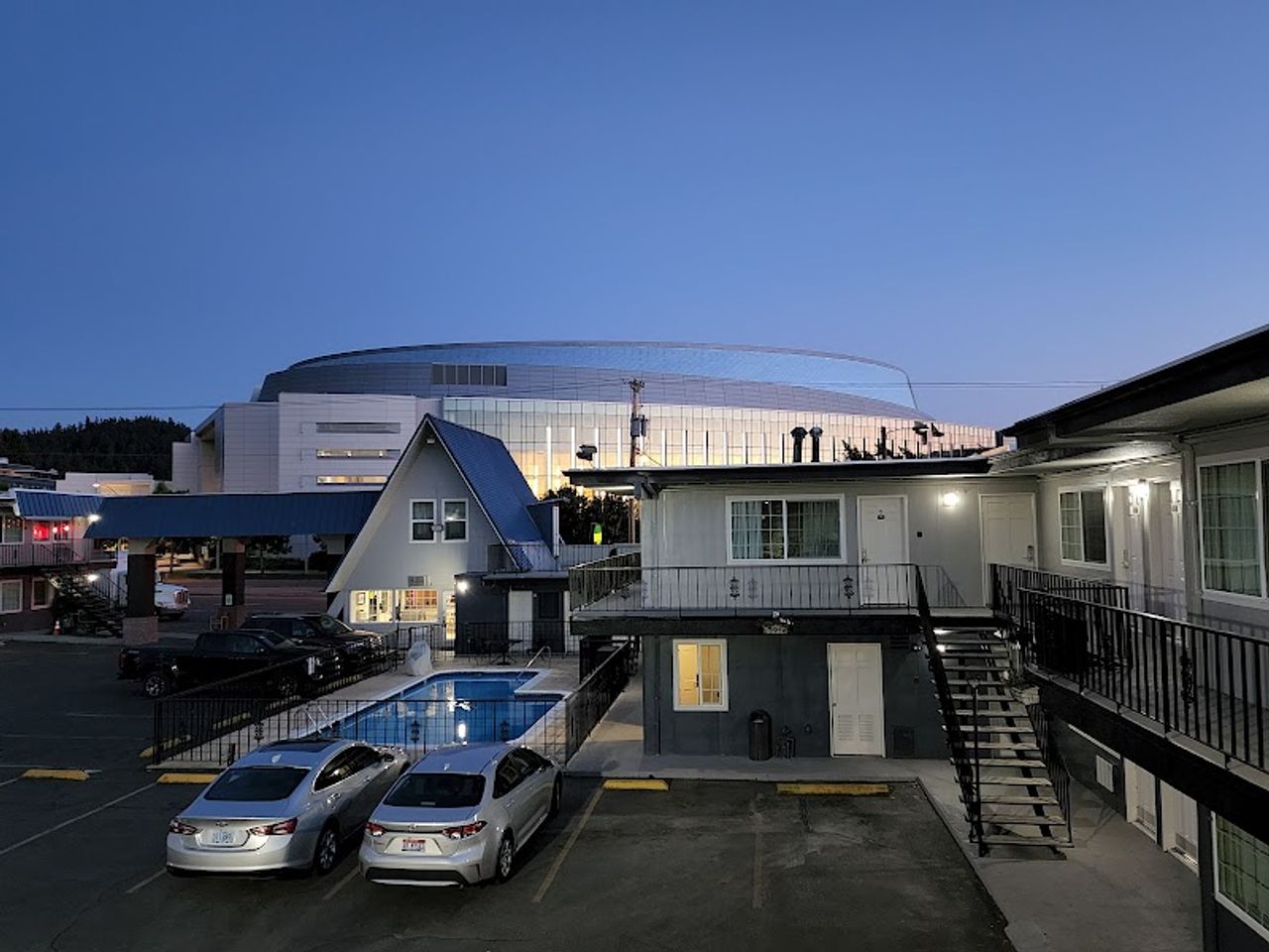 Photo of University Inn & Suites Eugene - Exterior
