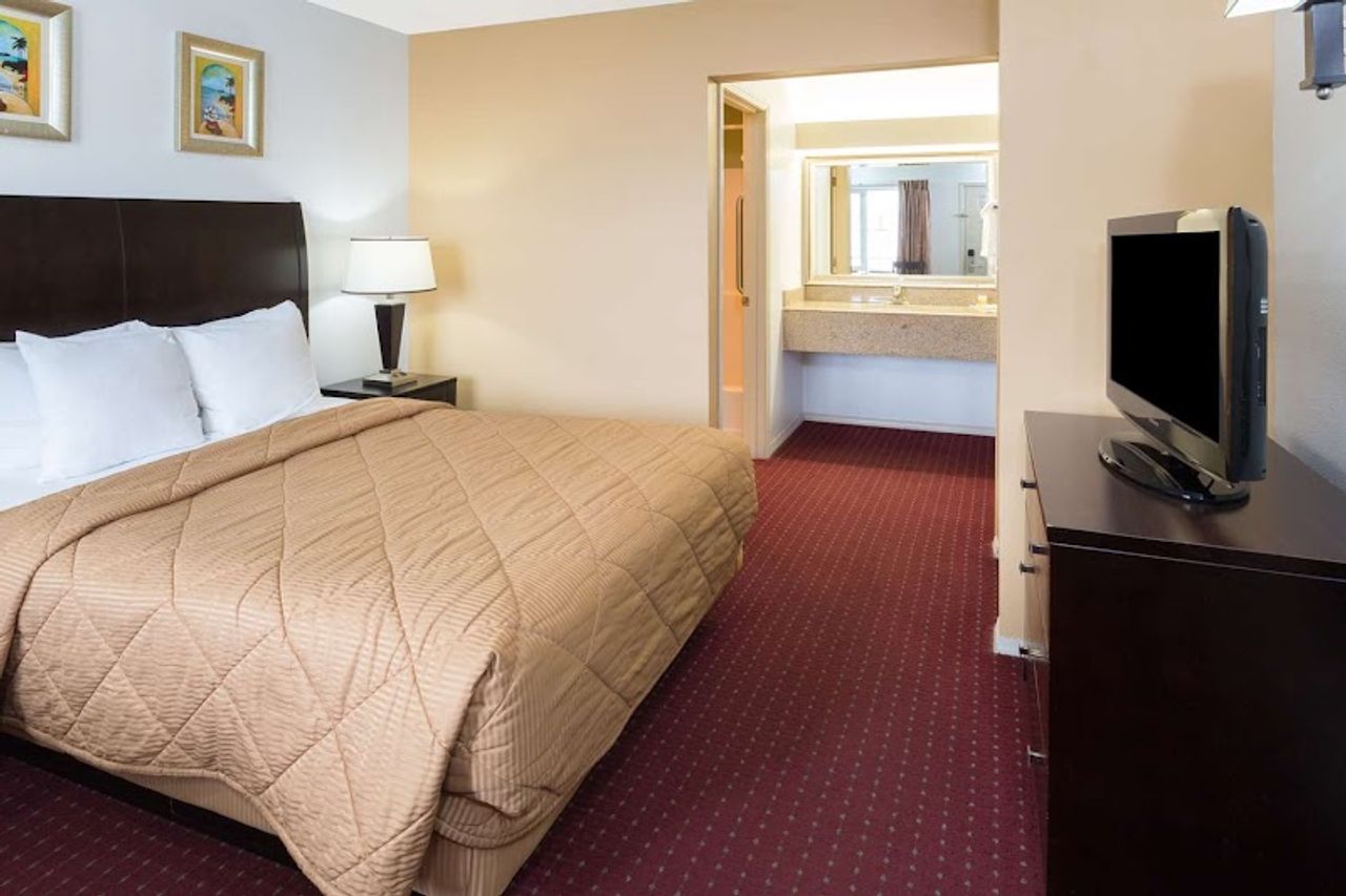 Photo of Days Inn by Wyndham Newport OR