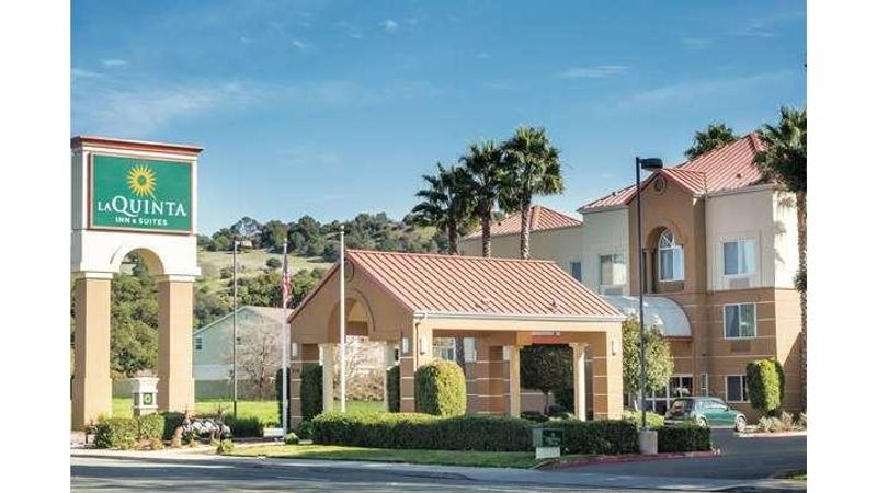 Photo of La Quinta Inn & Suites by Wyndham Fairfield - Napa Valley