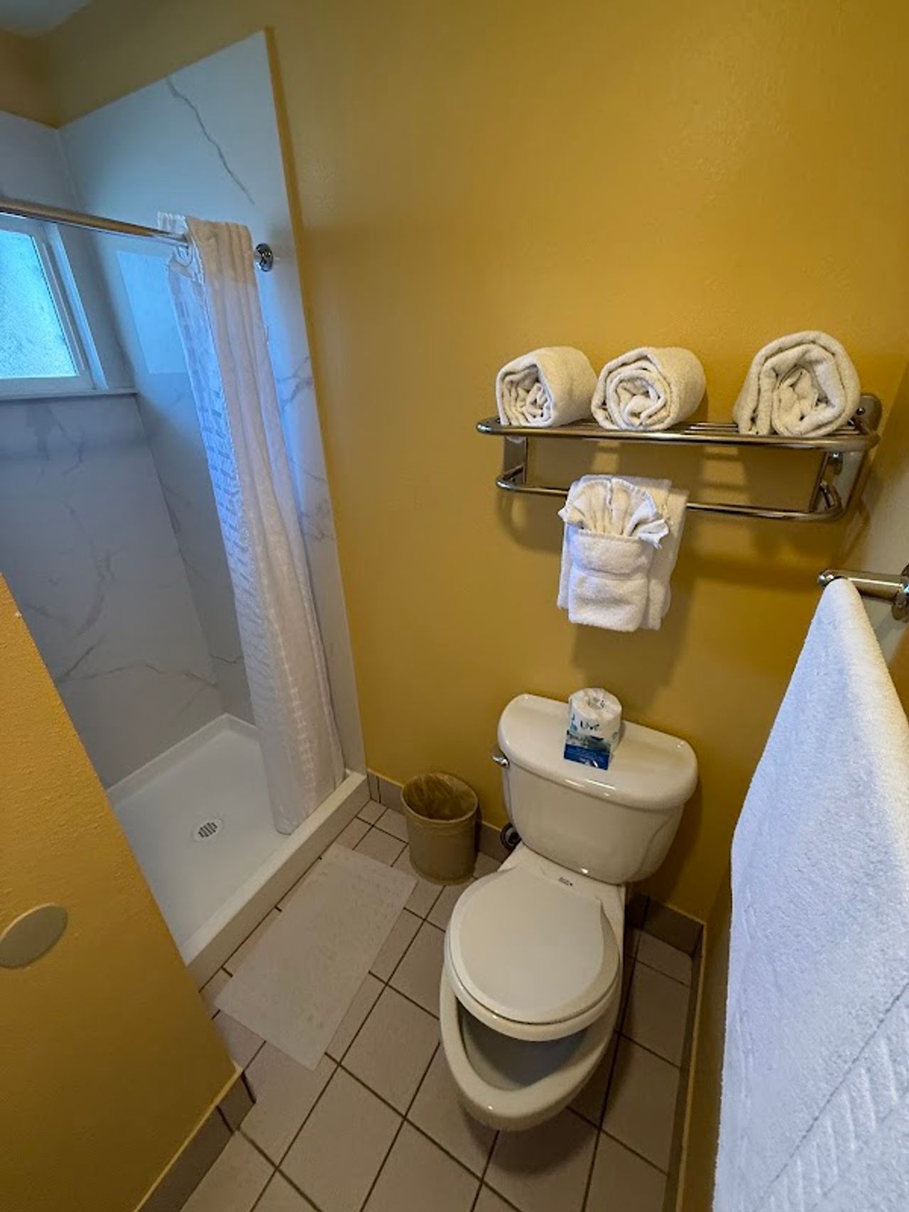 Photo of Monterey Bay Lodge - Bathroom