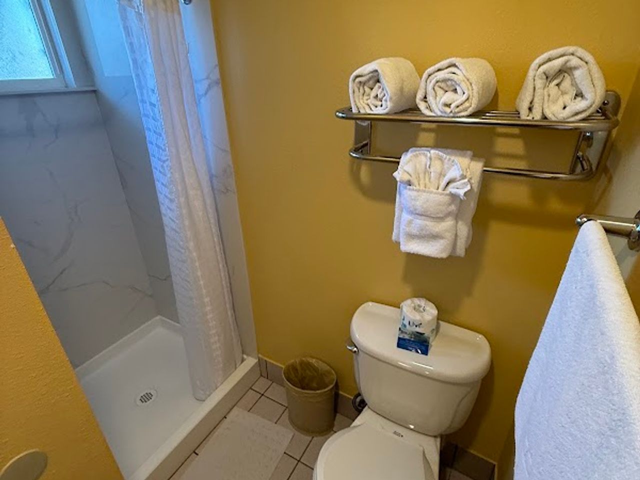 Photo of Monterey Bay Lodge - Bathroom