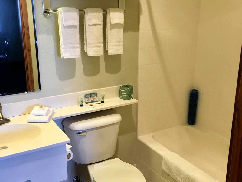 Boulder Creek Inn - Bathroom