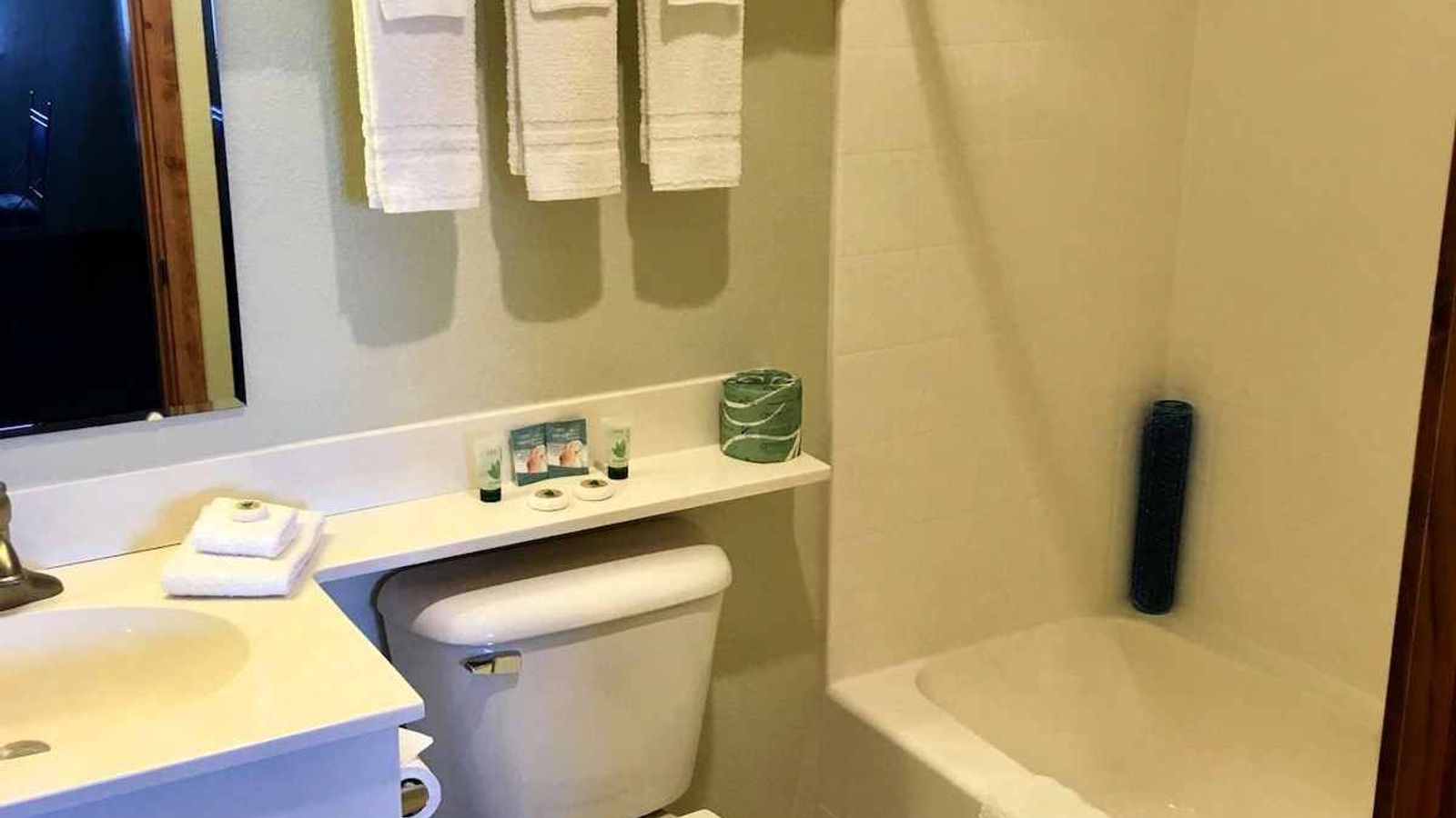 Boulder Creek Inn - Bathroom