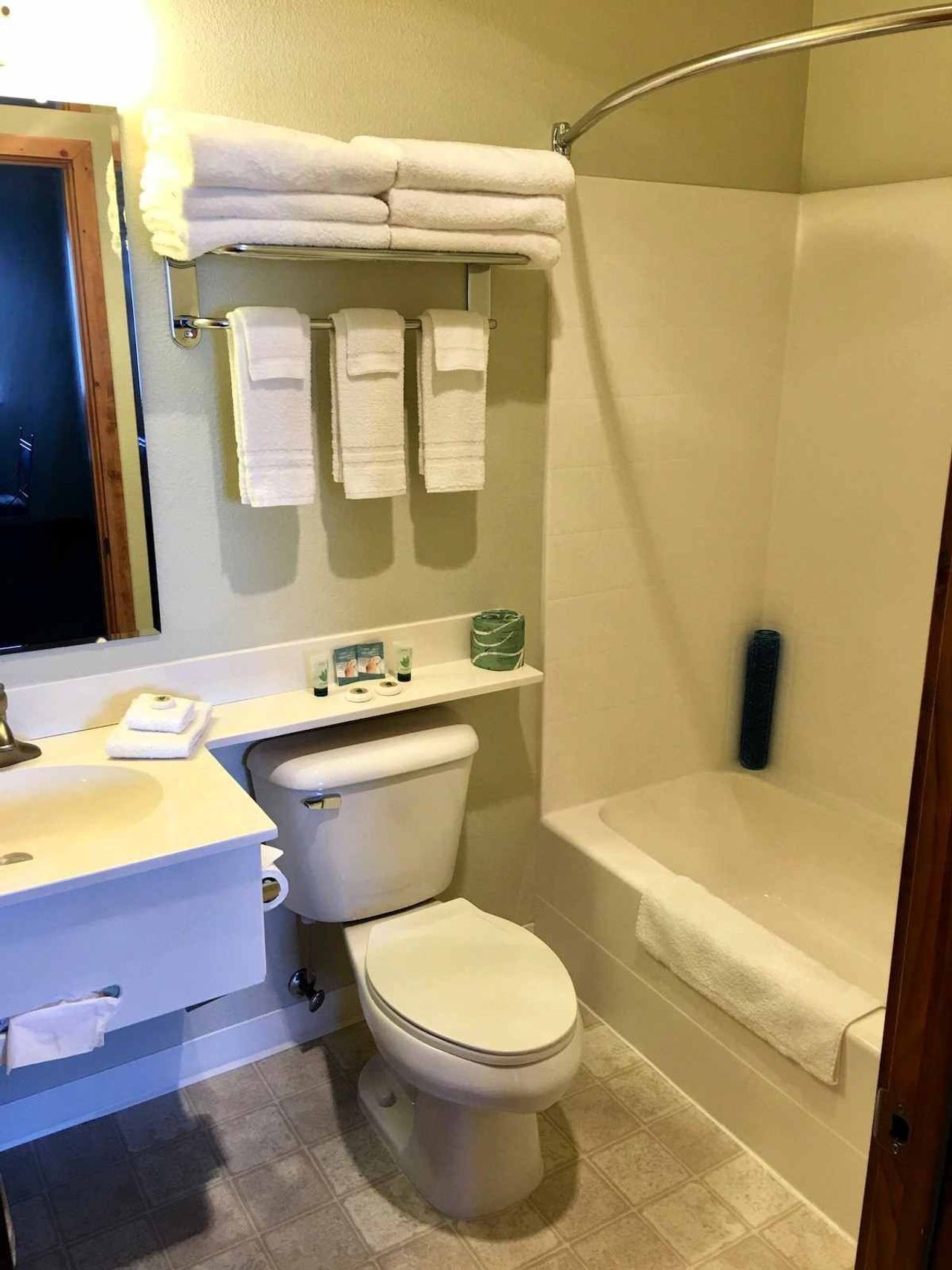 Boulder Creek Inn - Bathroom