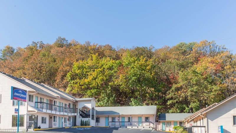 Photo of Howard Johnson by Wyndham Roseburg