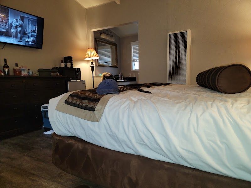 Photo of Monterey Peninsula Inn - Room