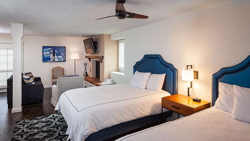 Photo of Hotel Pacific - Standard Junior Suite 2 Doubles, 2 queen beds, Separate seating area, Fireplace