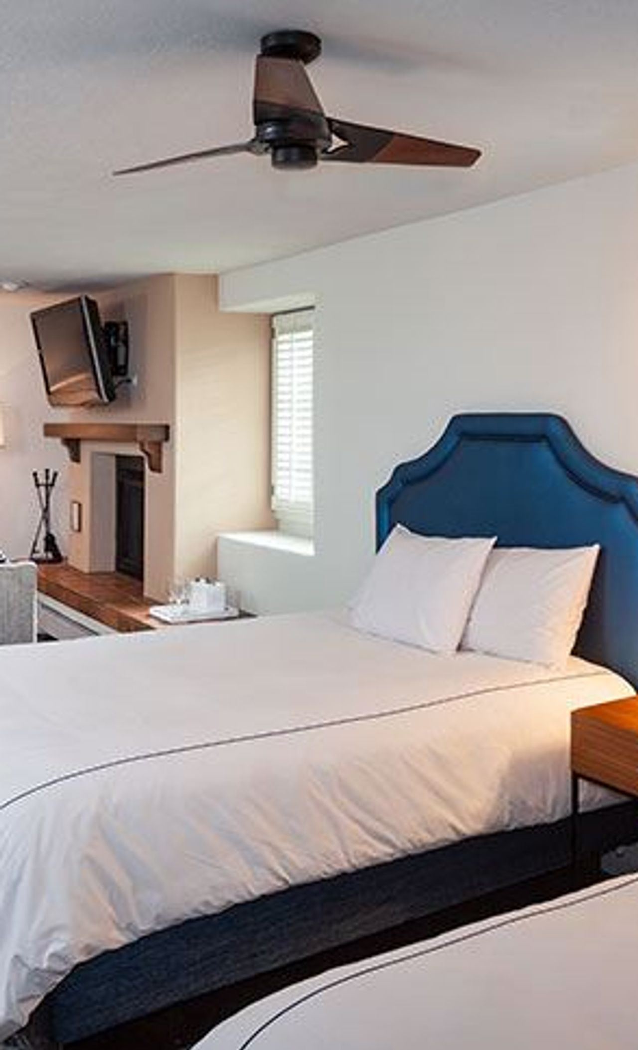 Photo of Hotel Pacific - Standard Junior Suite 2 Doubles, 2 queen beds, Separate seating area, Fireplace