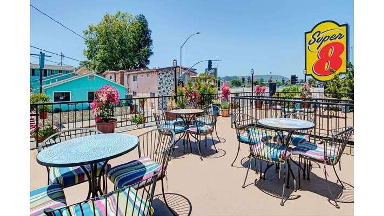 Photo of Super 8 by Wyndham Santa Cruz Beach Boardwalk - Outdoor Seating Area, Patio