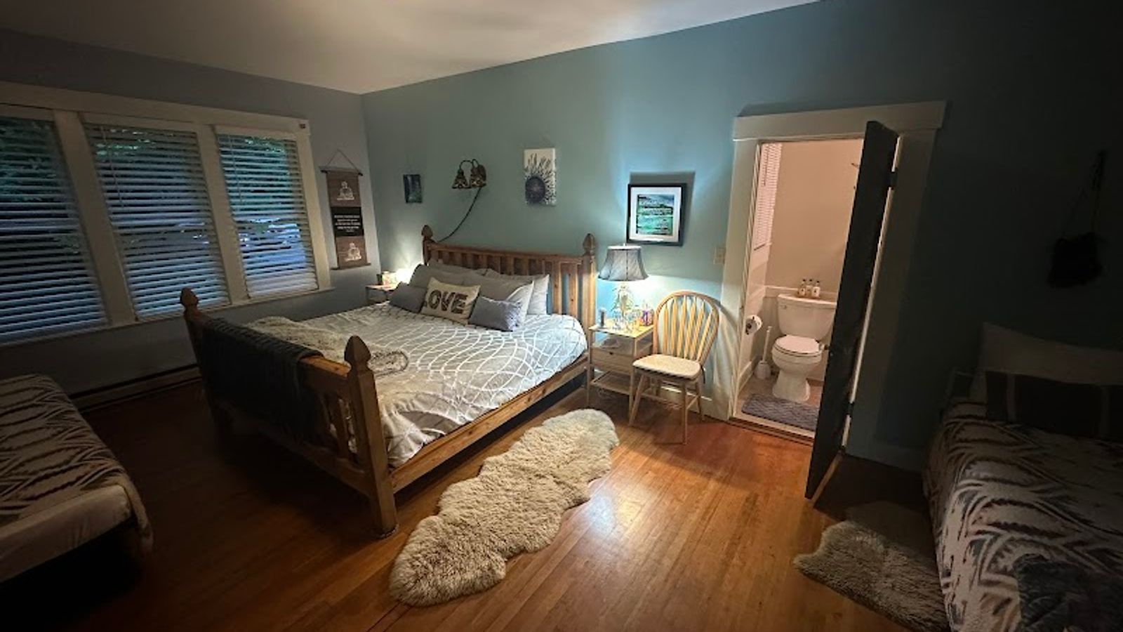 Photo of Mountain Meadows Inn Bed & Breakfast - The Blue Pearl Suite, King bed