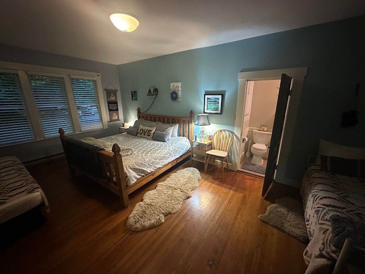 Photo of Mountain Meadows Inn Bed & Breakfast - The Blue Pearl Suite, King bed