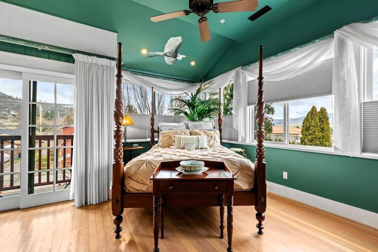 The Peerless Hotel - Honeymoon Suite, 1 Queen Bed