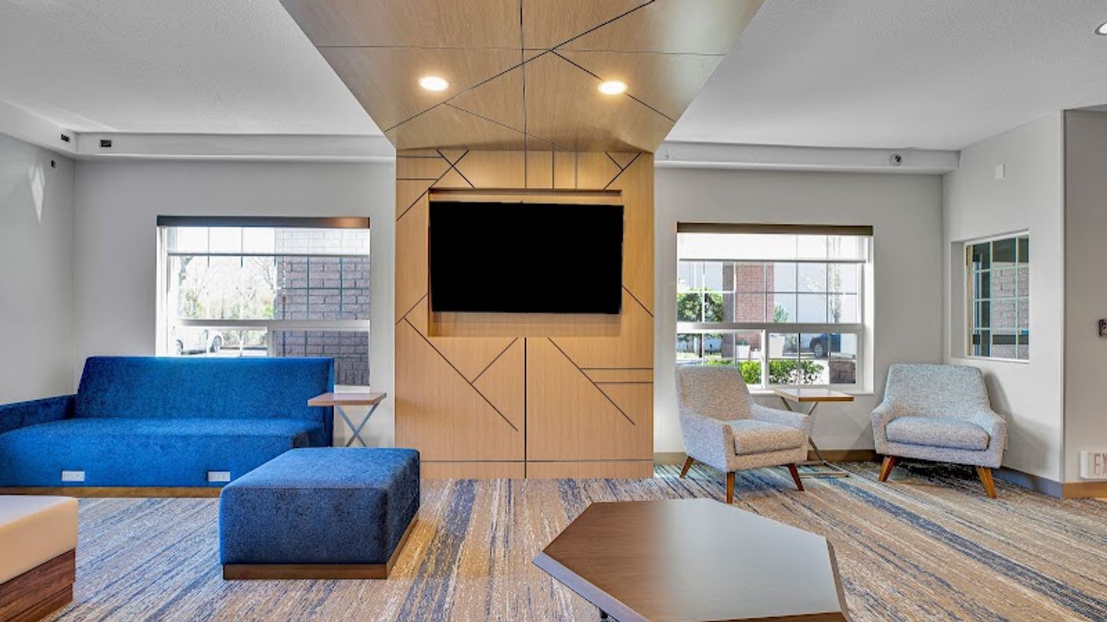 Photo of Holiday Inn Express & Suites Portland-Jantzen Beach, an IHG Hotel